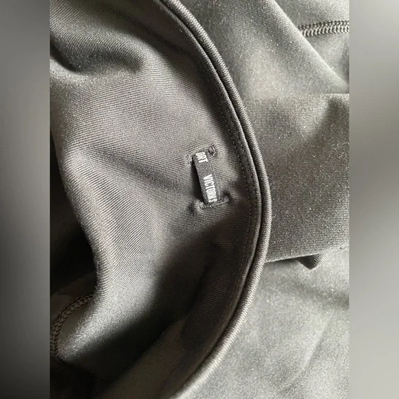 Victoria’s Secret Knockout Leggings with Cutout Detailing | women’s size small - Picture 6 of 7